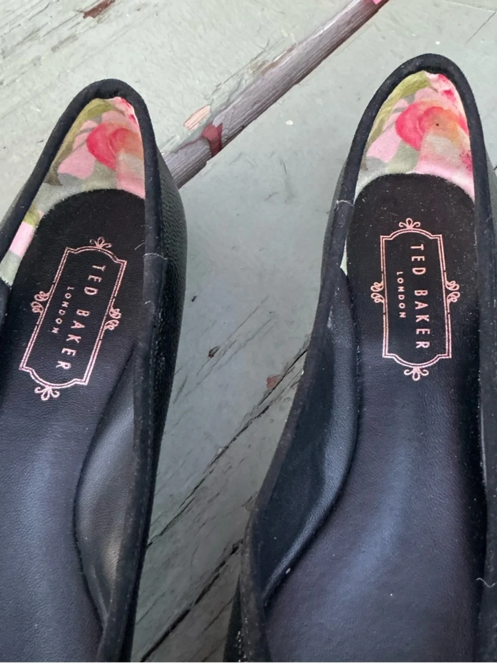Ted Baker Immet Black Textured Bow Ballet Flats with Pink Accent Size 5.5